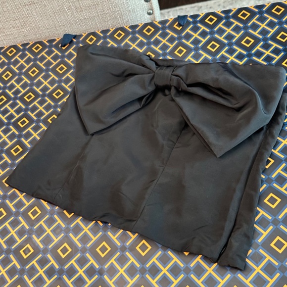NWT - EXPRESS Black Strapless Bow Accent Top - Picture 2 of 3